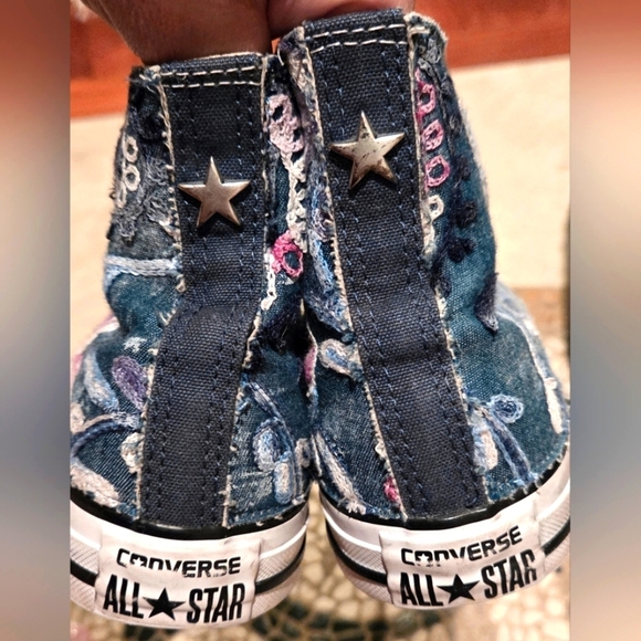 Limited Edition Chuck Taylor All Star High Vintage Denim Flowers Sneaker - Picture 6 of 12